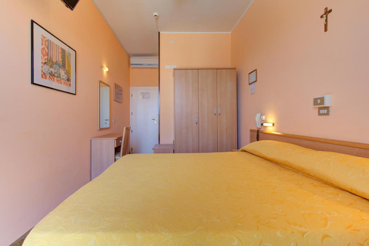 Hotel Nella Rimini Zewnętrze zdjęcie