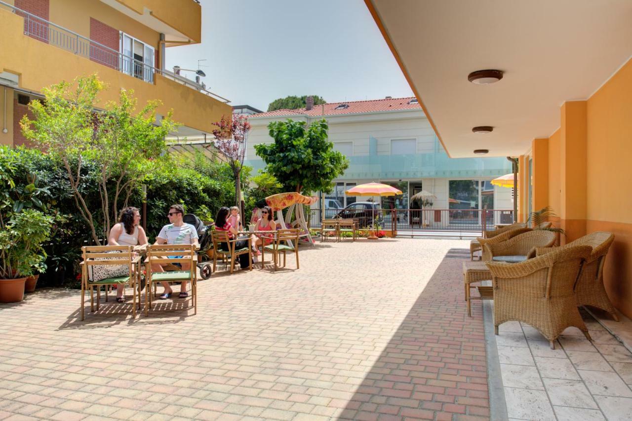 Hotel Nella Rimini Zewnętrze zdjęcie