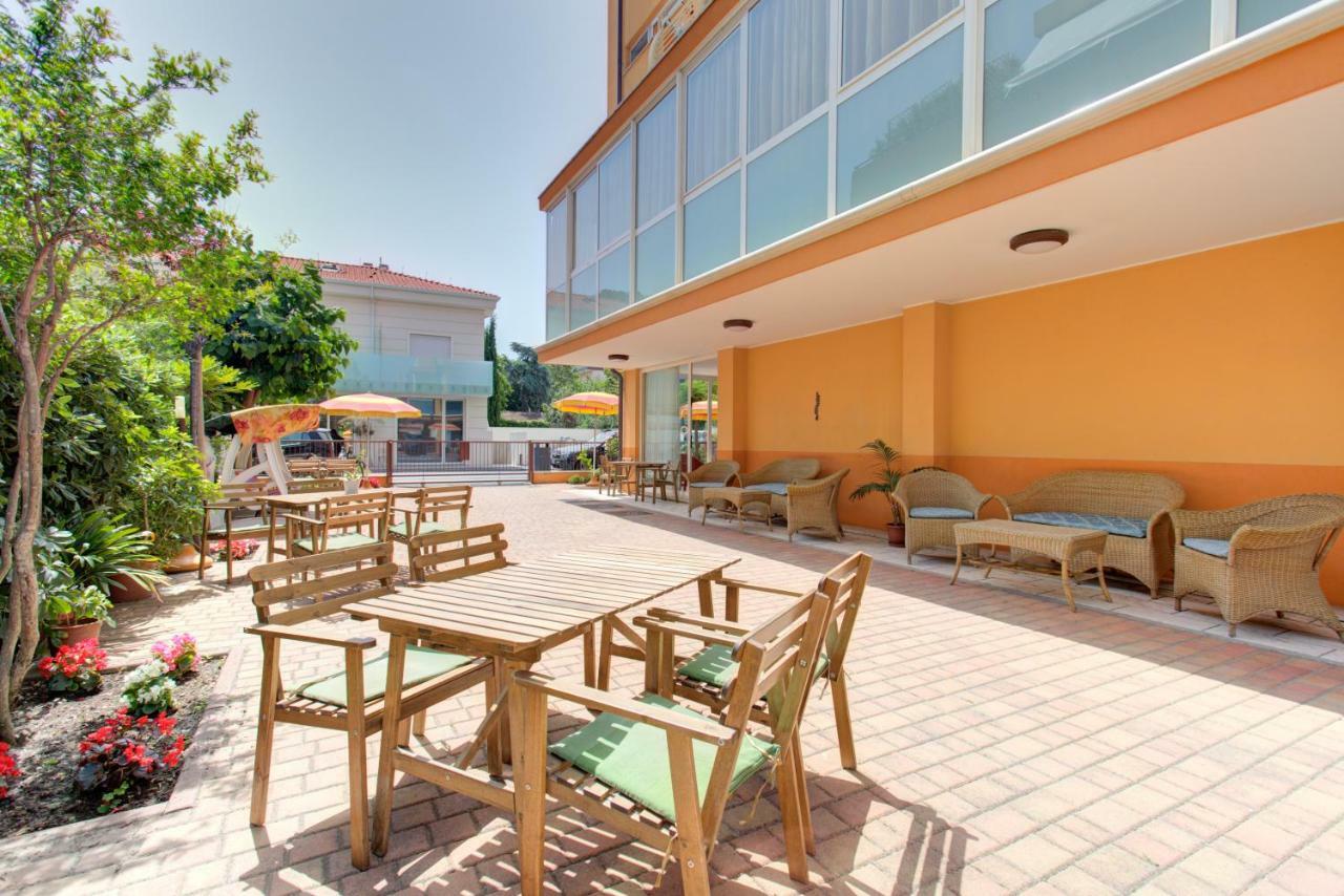 Hotel Nella Rimini Zewnętrze zdjęcie